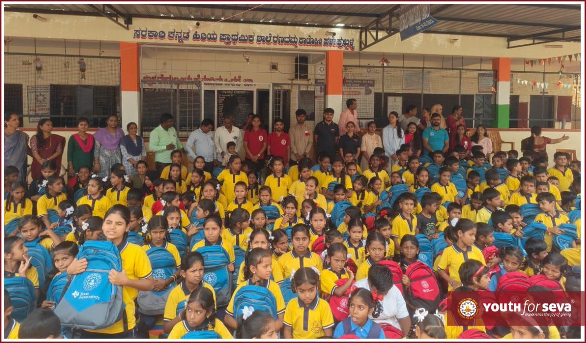 yfs_official's tweet image. Part of our vision is to inspire youth across the country to give back to society. We recently saw this vision come to fruition when a bunch of our Vidya Chetana scholars got together to pack and distribute school kits to children studying in government schools.