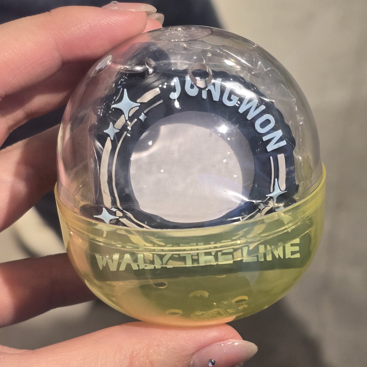 Rrikonk's tweet photo. ENHYPEN WALK THE LINE カプセルトイ ガチャガチャ  交換

【譲】ジョンウォン
【求】 同種ニキ

ただいま大阪POPUPにおりますので手渡し交換希望です！
#ENHYPEN交換 https://t.co/thrnbkoi4D