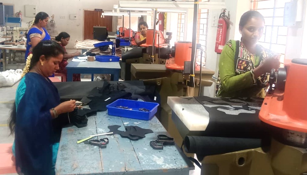 CFTI_Chennai's tweet image. 🔔 The components clicking job work process is currently in progress for BRK Shoes 👞 Thekkupattu, Tirupattur, at CFTI Extension Centre – Vaniyambadi.

#BRKShoes #JobWork #Manufacturing  #Thekkupattu #Tirupattur