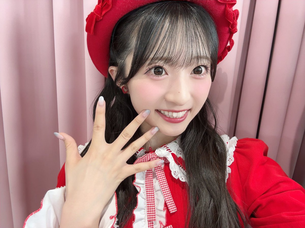 AKB48　秋山由奈　2ショット写真会場限定 お守り　おまもり爆レス祈願ver. Amazon.co.jp: AKB48 秋山由奈 netshop限定個別生写真 パリ.06