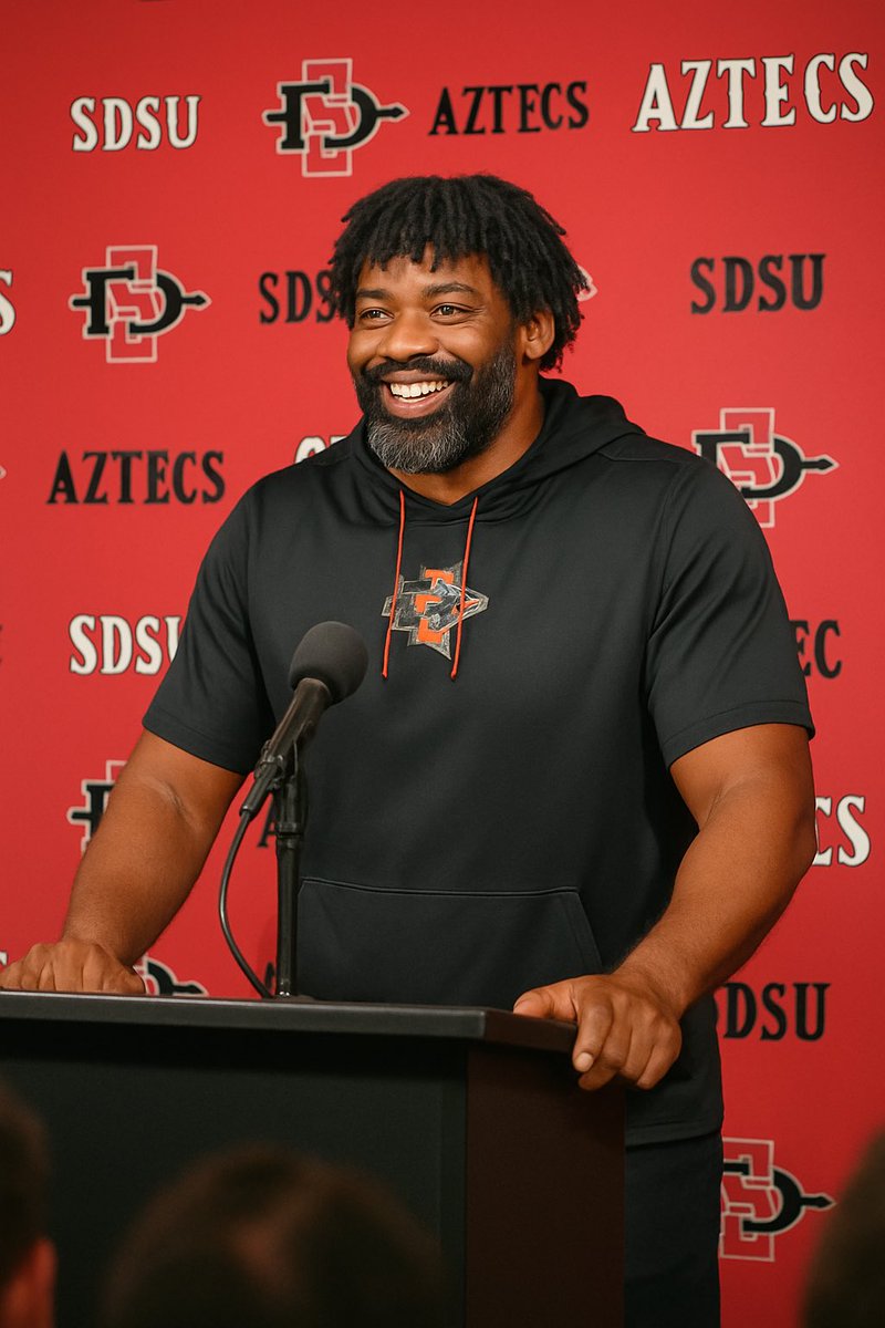 AztecDieHard_RZ's tweet photo. After the game, coach Gio Small said he will be sticking with QB Jayden Denegal, moving forward. Denegal has replaced former starter Bert Emanuel Jr. each of the past two weeks. He has led the team to victory in both of those games

“He has absolutely earned this, long leash” -GS https://t.co/XjscS5GTHo