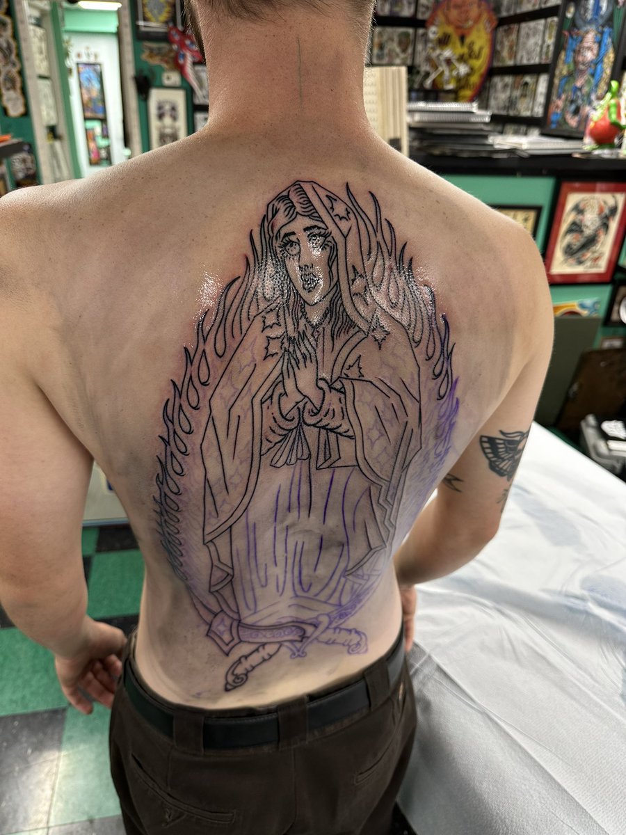 deuce_tattoos's tweet photo. The start of something great with @fcmatt_ 🙏🏻
Lined out in less than 2 hours thanks to my Jinxproof &amp; Mattys dedication to the process. https://t.co/JGUNIVcz9N