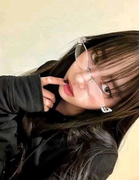 ㅤㅤ ⸻ Nunca es demasiado tarde para arrepentirse, ni para un café.