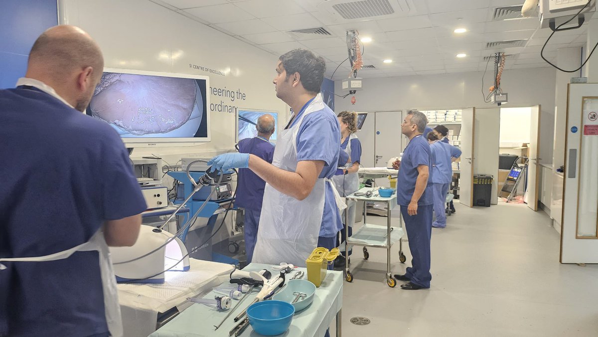 roux_group's tweet photo. A brilliant day of learning at the Bariatric Surgery Course run by The Roux Group at The Griffin Institute, St Mark’s Hospital. Huge thanks to all the faculty and @Medtronic for making it such a successful and inspiring event! @ASFCheng https://t.co/4CbqFk1Iyj