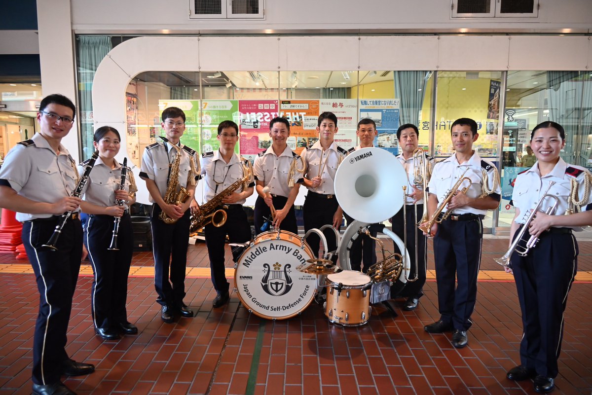 ８月２日（土）三宮インフォメーションギャラリー前で中部方面音楽隊スペシャルメンバー「Brass Squad」の路上ライブを開催しました！
たくさんの方に来ていただき、会場は大盛況でした！
ご来場いただきありがとうございました！

#陸上自衛隊 #中部方面音楽隊 #Band #LIVE #三宮