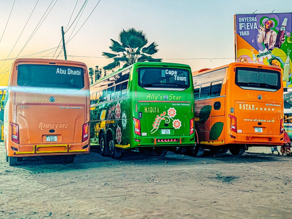 Kwahiyo wanetu zimebakia ngapi? Maana EBF zimeua EBR zote. Hizi EKE tumezikabidhi Cape Town green 🐍 ya kwa Madiba. Namba ya bahati ni #T116ELV.

Tuzipe mwezi mmoja pekee unatosha maji kujitenga na mafuta.