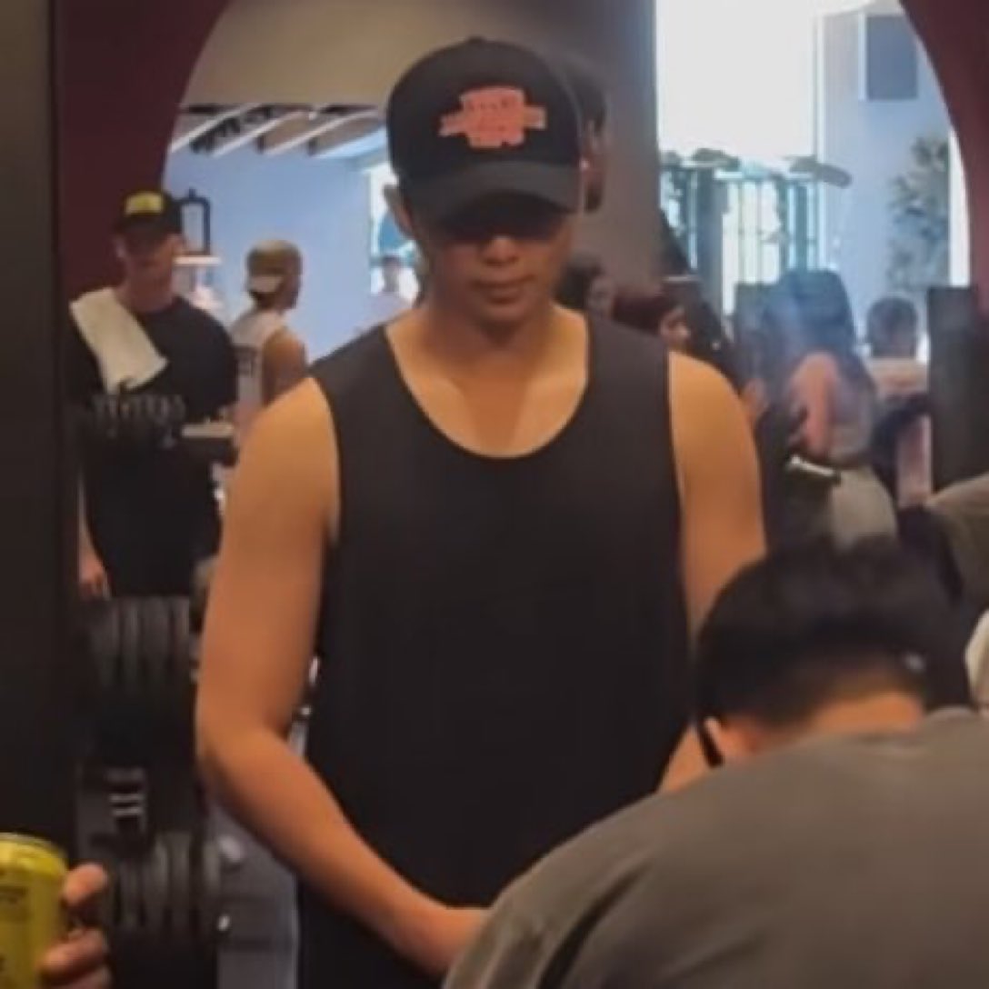 iKOOKyyy3's tweet image. OI NAMJOON GOSTOSO DO CARALHO