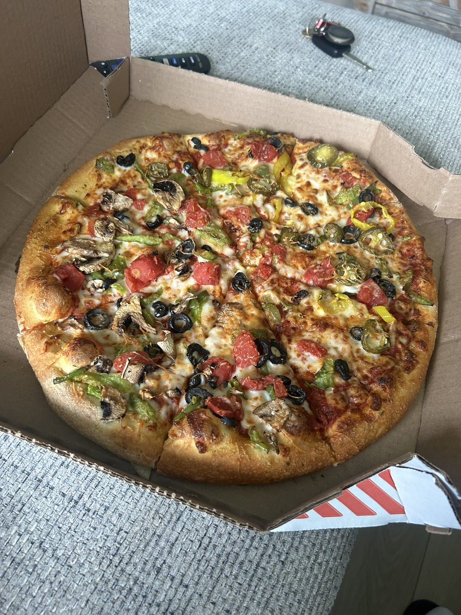 After last week’s performance, thought id give it a go <a href="/dominos/">Domino's Pizza</a> again. However they decided to give this chopped ass pie that was obviously made for a blue haired left fuck to me. Whats a mf got to do for a pepp and sausage handtossed. Now its outta my sunday roto

NotOcky

TvB