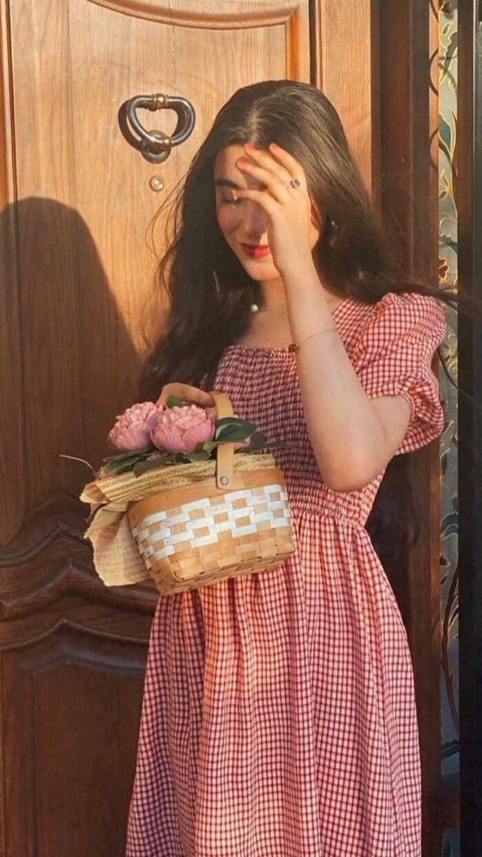 أحب الحنية… 
الحنية مأمن وملاذ وإحتواء وطمأنينة وملجأ♥️😌 
#بوح_آخر_الليل 
من القلب__شهد♥️