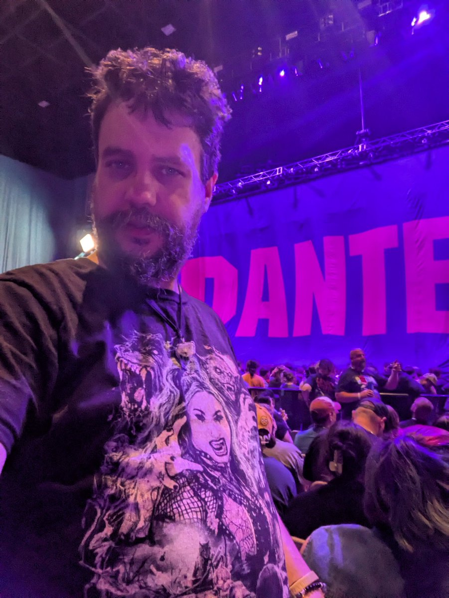 At the <a href="/Pantera/">Pantera</a> concert. Rocking my <a href="/ShotziTCB/">Shotzi Blackheart</a> Halloween shirt! 💚🖤