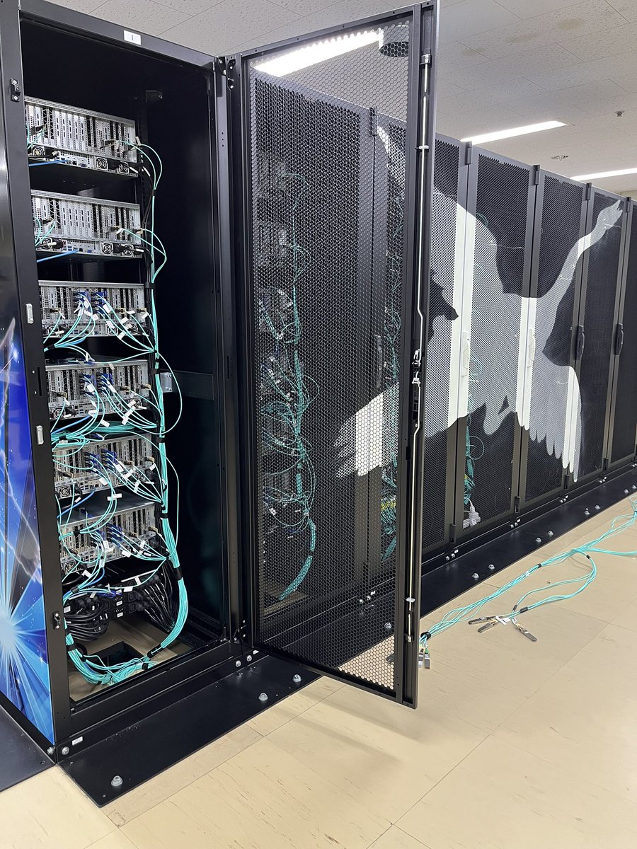 CCS_PR's tweet image. スーパーコンピュータCygnusの撤去作業が始まります。