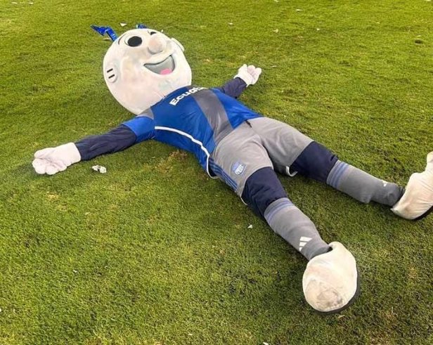josephgarzon_'s tweet photo. EMELEC GANÓ TRES FINES DE SEMANAS SEGUIDOS https://t.co/Xl1ujiwdk7