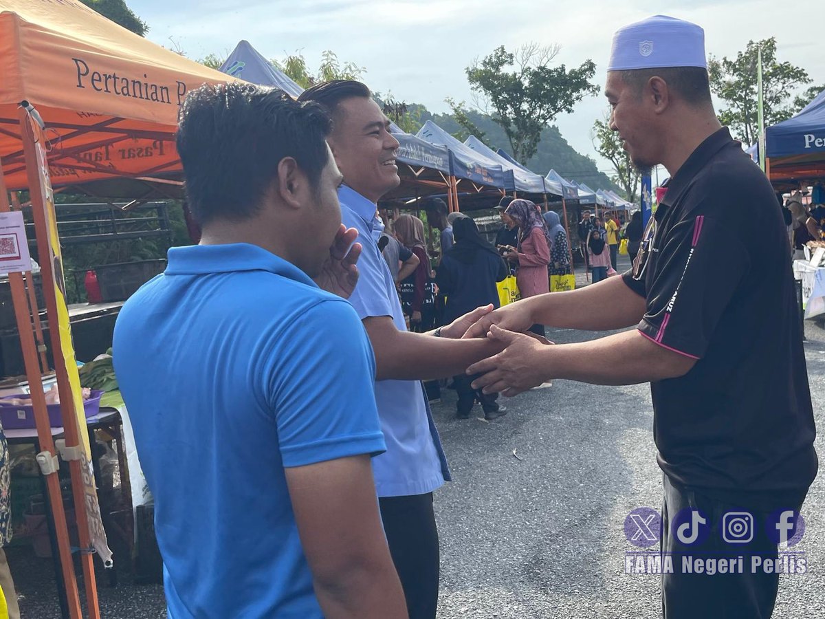 PerlisFama's tweet photo. 3 Ogos 2025 | Program Jualan Agro Madani @ Pasar Tani Masjid Al-Istiqamah, Teluk Jambu menawarkan barangan keperluan harian seperti daging, ayam, sayur dan ikan dengan harga yang istimewa dan penjimatan 10%-30% . https://t.co/IYMXPRKEKF