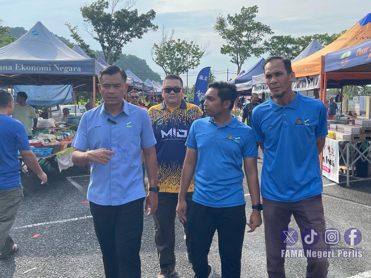 PerlisFama's tweet photo. 3 Ogos 2025 | Program Jualan Agro Madani @ Pasar Tani Masjid Al-Istiqamah, Teluk Jambu menawarkan barangan keperluan harian seperti daging, ayam, sayur dan ikan dengan harga yang istimewa dan penjimatan 10%-30% . https://t.co/IYMXPRKEKF