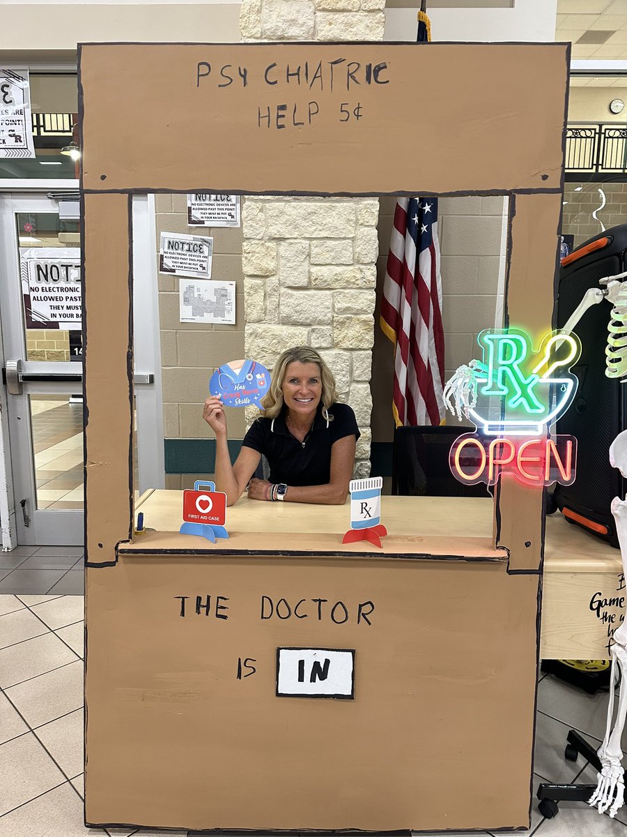 pinkpatterson's tweet image. Always a GReat day of learning when @dsdPD is in the house for our differentiated Blended Learning PD! One size does NOT fit all at the @WeAreGRHS Ranch! #WeAreGR #DataDrivenGrowth