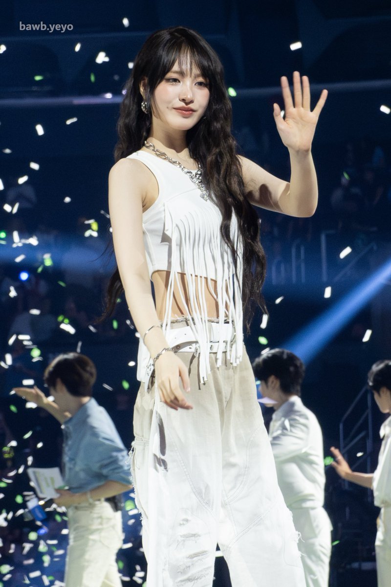 bawb_yeyo's tweet photo. 250801 - KCON LA 2025 Day 1 M COUNTDOWN

#LIZ #IVE #리즈 https://t.co/8ArBZnY7ZF