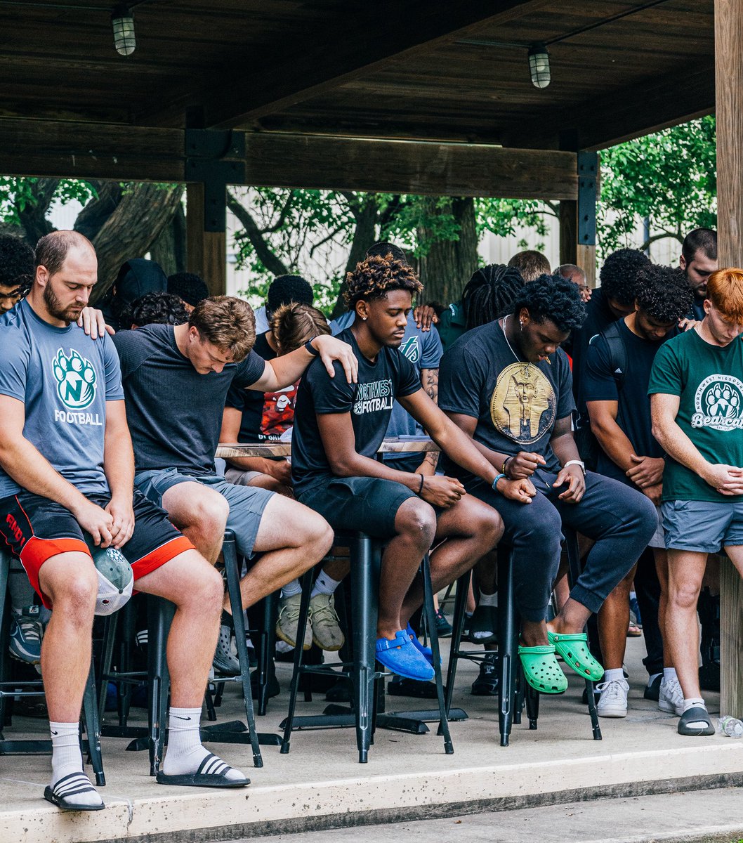 NWBearcat_FB's tweet photo. Team BBQ to kick off this first week, ready to get after it tomorrow! 🏈⏳

#OABAAB || #POWEROFTHEPAW || #BearcatFootball https://t.co/LgRdAQSsoJ