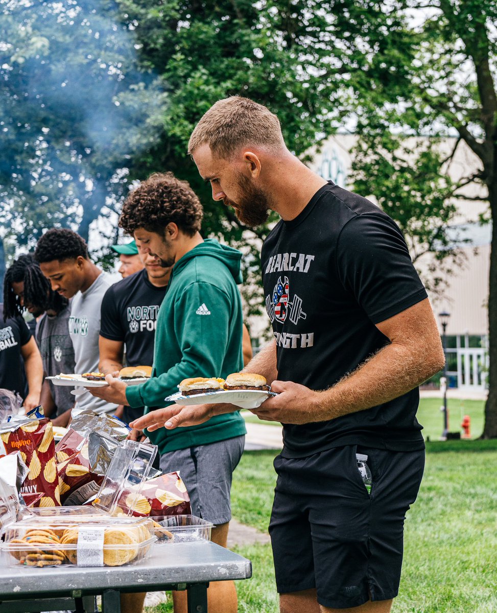 NWBearcat_FB's tweet photo. Team BBQ to kick off this first week, ready to get after it tomorrow! 🏈⏳

#OABAAB || #POWEROFTHEPAW || #BearcatFootball https://t.co/LgRdAQSsoJ