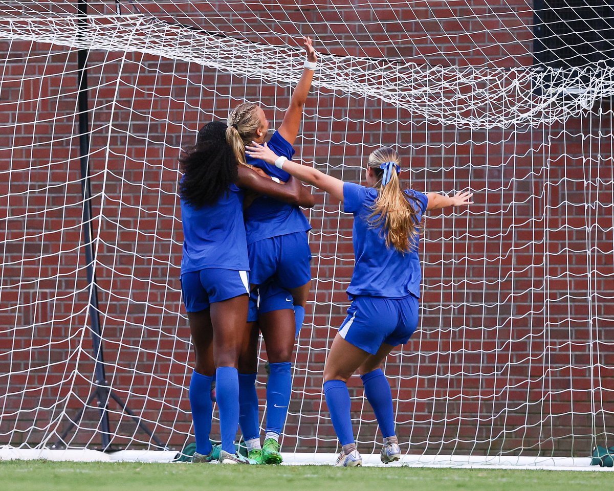 GatorsSoccer's tweet photo. Dub at the Dizzzz 👏🐊

Finishing our first exhibition on a high note!!

Gators 1 - Owls 0

#GoGators https://t.co/kslEPHXRSl