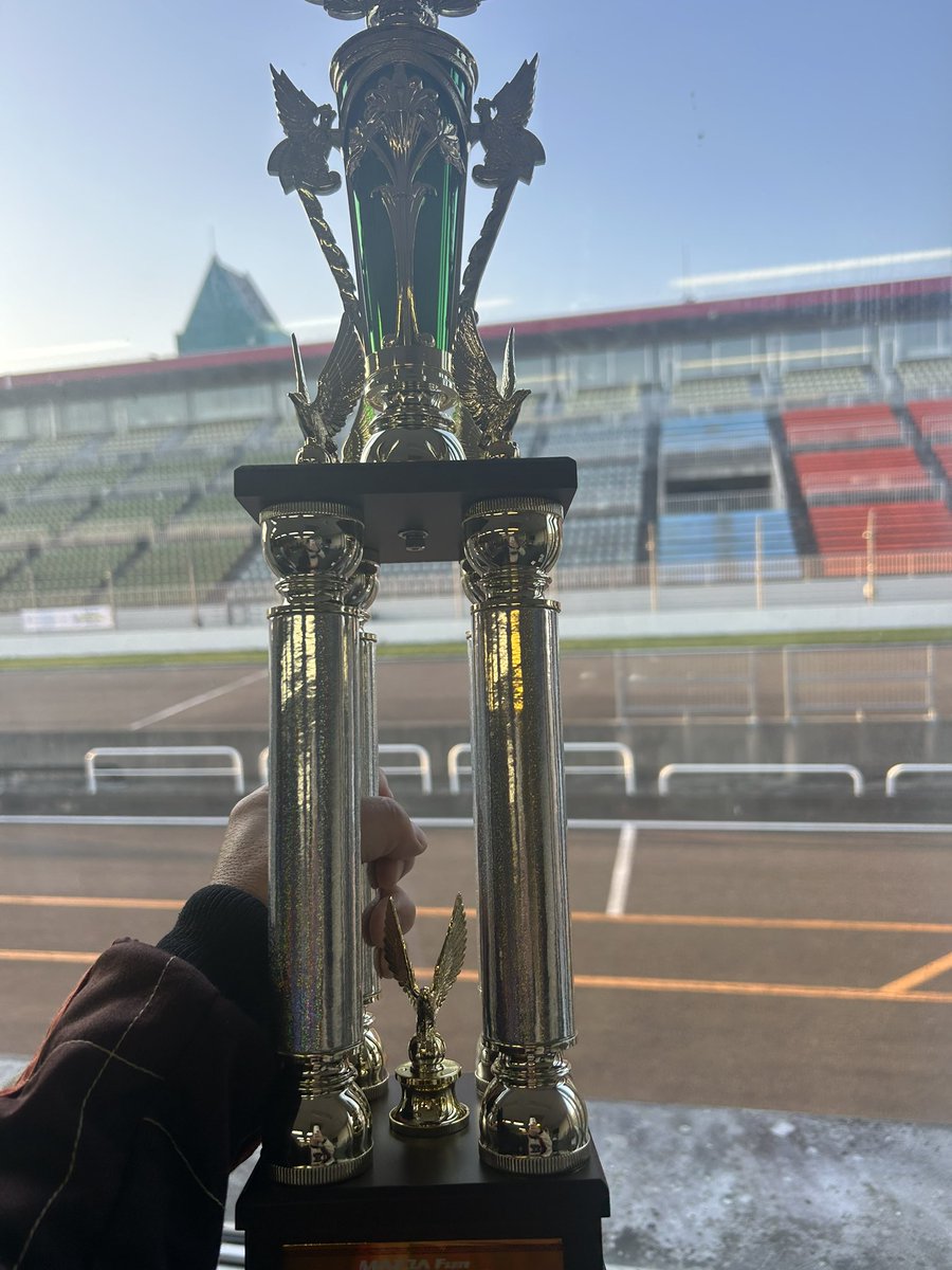 jishikaw8's tweet image. 十勝スピードウェイ遠征。過去二回リタイヤ続きでしたが、3回目の挑戦でようやく完走。優勝。55周してレコードもGET。