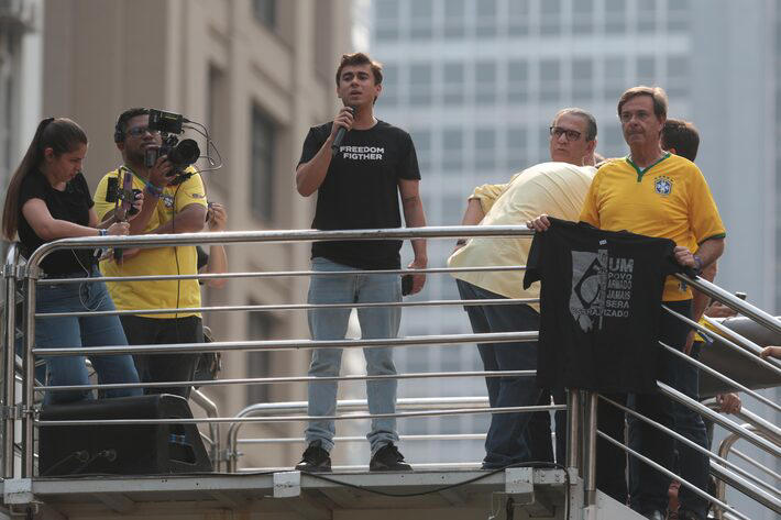 🇧🇷 BRAZIL'S REP NIKOLAS TAUNTS  JUSTICE MORAES

At a major rally in Belo Horizonte on Sunday, Congressman Nikolas Ferreira took aim at Justice Alexandre de Moraes, who was hit with U.S. Magnitsky Act sanctions last week.

Nikolas:

“Alexandre de Moraes, you are a brave man. 

But