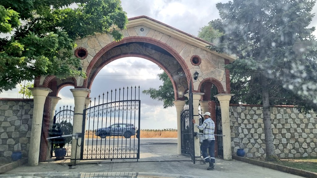 Ayrıca, bugün bize harasının kapılarını açan, tüm bilgi birikimi ve tecrübelerini aktarmaktan çekinmeyen Sn. Baran Düçem Cemiloğlu ile bizi oldukça ilgili karşılayan değerli hara personeline teşekkür ediyorum. Tekrar görüşmek dileğiyle. 🙏🏻