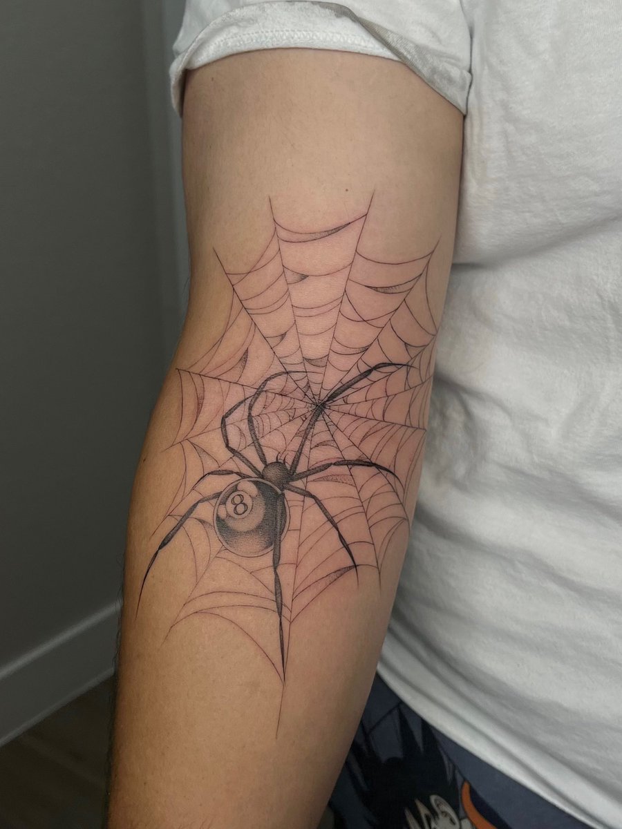 Jvchynt's tweet image. freehanded 8ball spider ditch 🎱🕷️🕸️
