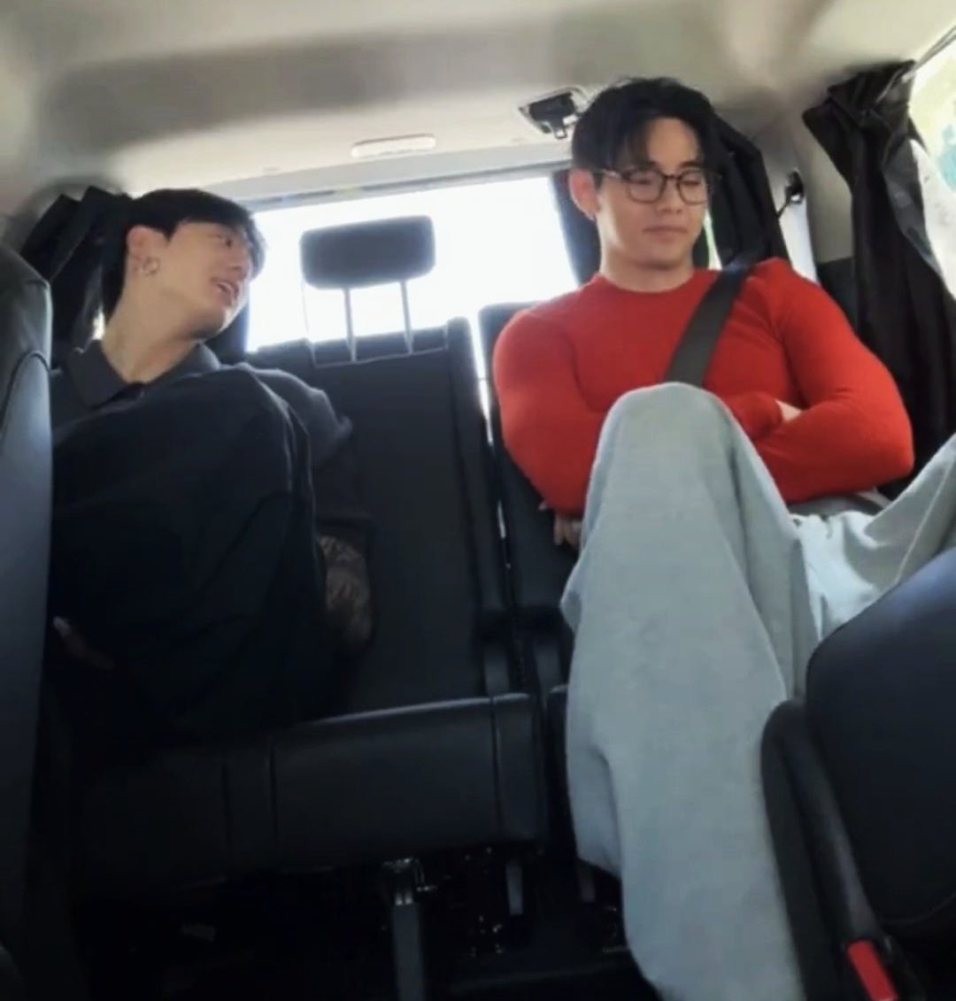 tcnckclnsmaek's tweet photo. Some people said they were too far inside the car, so Taekook fixed it.
Thank you for the concerned citizens. https://t.co/gV3hiMcNAM