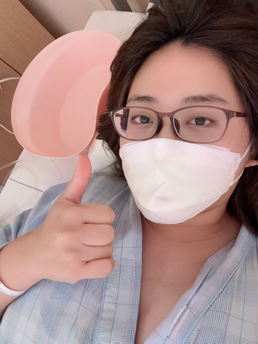 無事生還！腰椎麻酔思ったり全然痛くなくて楽勝だった👍切り取った部分も、前のめりに見せてもらった👍2、3時間完全に動けないから、また寝ちゃおうかな😴