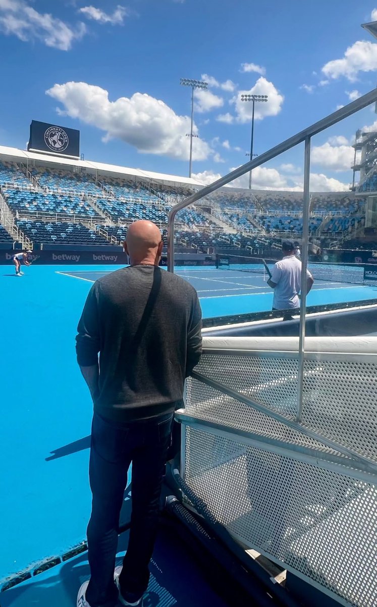 Sebastián Torok (@sebatorok) on Twitter photo Qué privilegio para <a href="/sierra_solana/">Solana Sierra</a>.
Ocurrió en <a href="/CincyTennis/">Cincinnati Open</a>: <a href="/AndreAgassi/">Andre Agassi</a> viendo el entrenamiento de la marplatense. Qué privilegio para <a href="/sierra_solana/">Solana Sierra</a>.
Ocurrió en <a href="/CincyTennis/">Cincinnati Open</a>: <a href="/AndreAgassi/">Andre Agassi</a> viendo el entrenamiento de la marplatense.