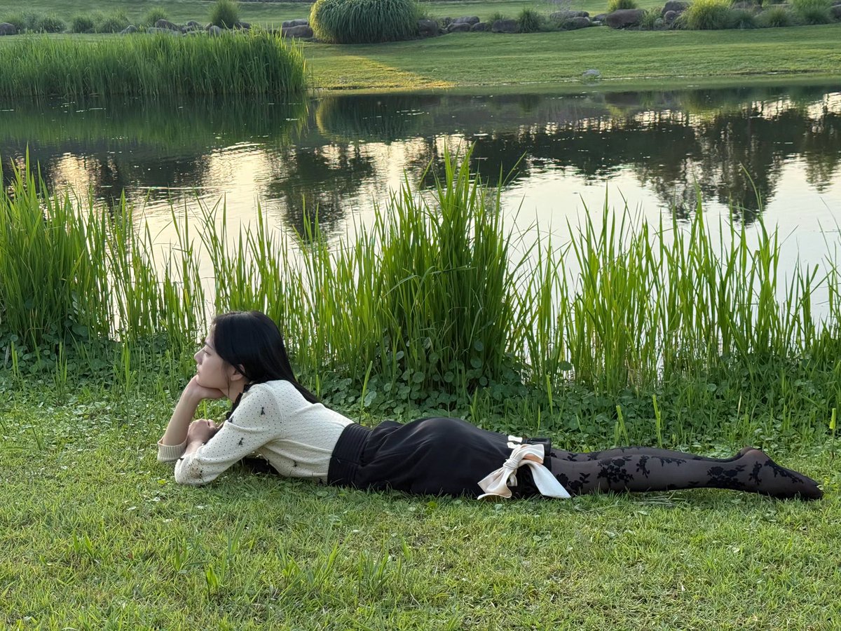 啊啊啊啊啊…春晚刚关注的任敏，不到半年就被调成这样了…😭😭😭放过我家小可爱吧…

内娱有那么多骚逼欠操，就别盯着她狂弄了…又是黑丝，又是白丝的…换了多少双原味了…户外露足…🥹谁能忍住啊…

p2的“脸足同框”标准的一逼，蕾丝足底的每个细节都拍到了，简直不给恋足癖活路…🖤黑丝脚后跟也透肉…