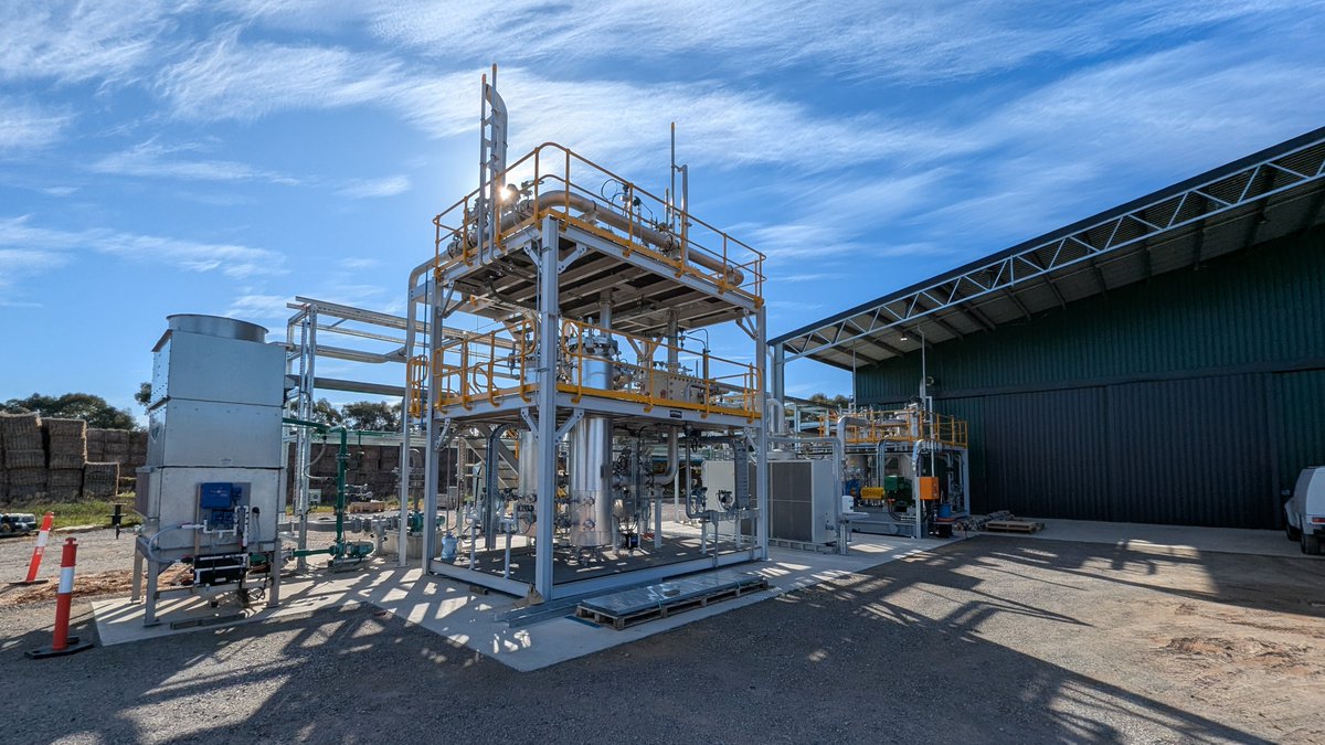 OptimalGroupANZ's tweet photo. We’re excited to share that the Rainbow Bee Eater (RBE) pyrolysis plant, which is currently under construction for a major glasshouse in regional Victoria, is now approaching the final stages of completion.

#pyrolysis #glasshouse #syngas #protectedcropping https://t.co/psnUVhKpoN