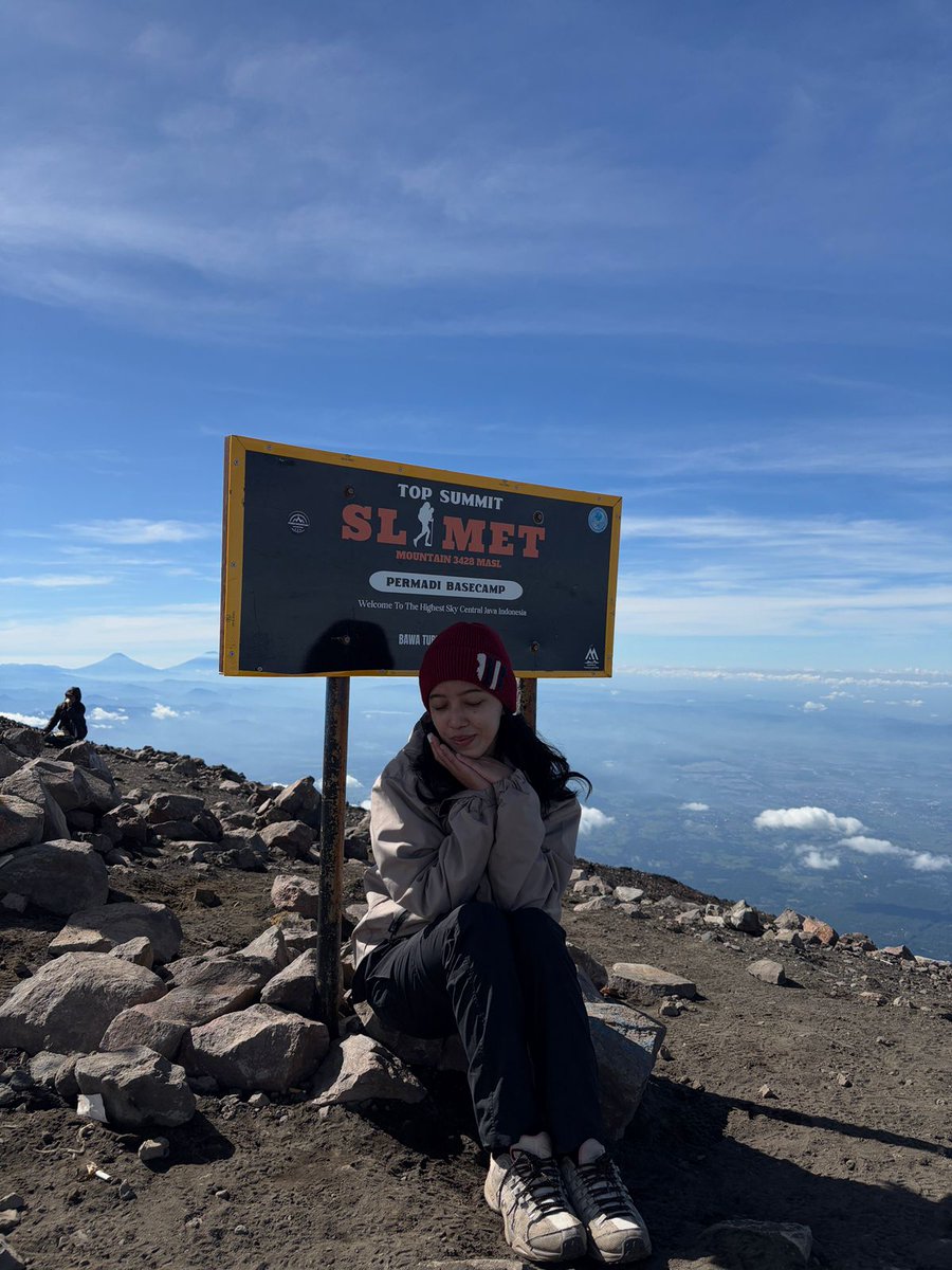aqwcella's tweet photo. Gn Slamet 17/7/25 https://t.co/gnYE5GIABJ