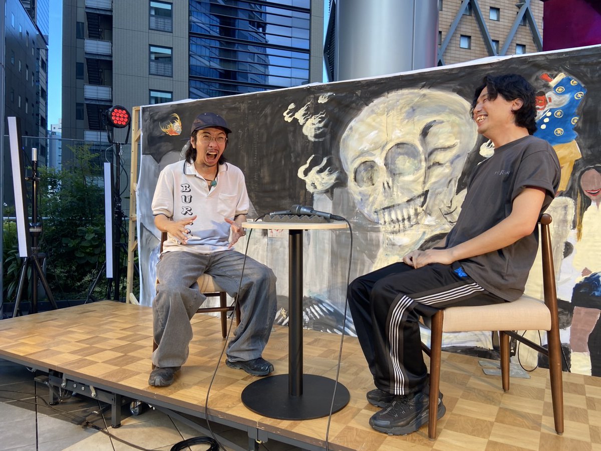 昨晩の屋外怪談イベントでの一幕。真剣に怪談をする田中氏の後ろから延々と小気味の良いとぼけた祭り囃子が微かに聴こえていて、同氏らしい夏の宵を感じられました。実に風流、田中の夏。🎆🌌
#渋谷納涼大感謝祭 
#冷感ナイト 
#shibuyasakurastage
