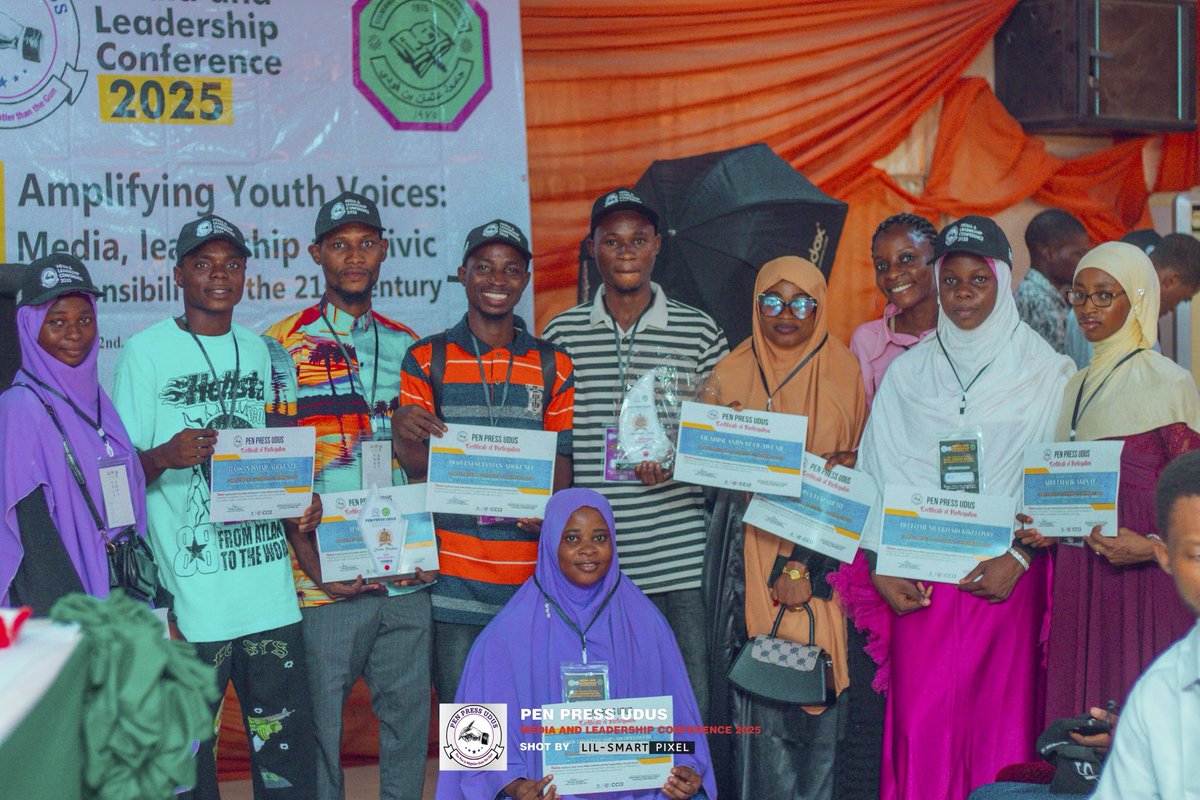 Olami5576X's tweet photo. Awards Presentation 🙌❤️🎉

Journalist of the Year 2025 🥇 [JOA Award], presented at yesterday’s Pen Press UDUS Media and Leadership Conference 2025 ❤️

And yes, I won it. 😊 https://t.co/0vqErNOGKn