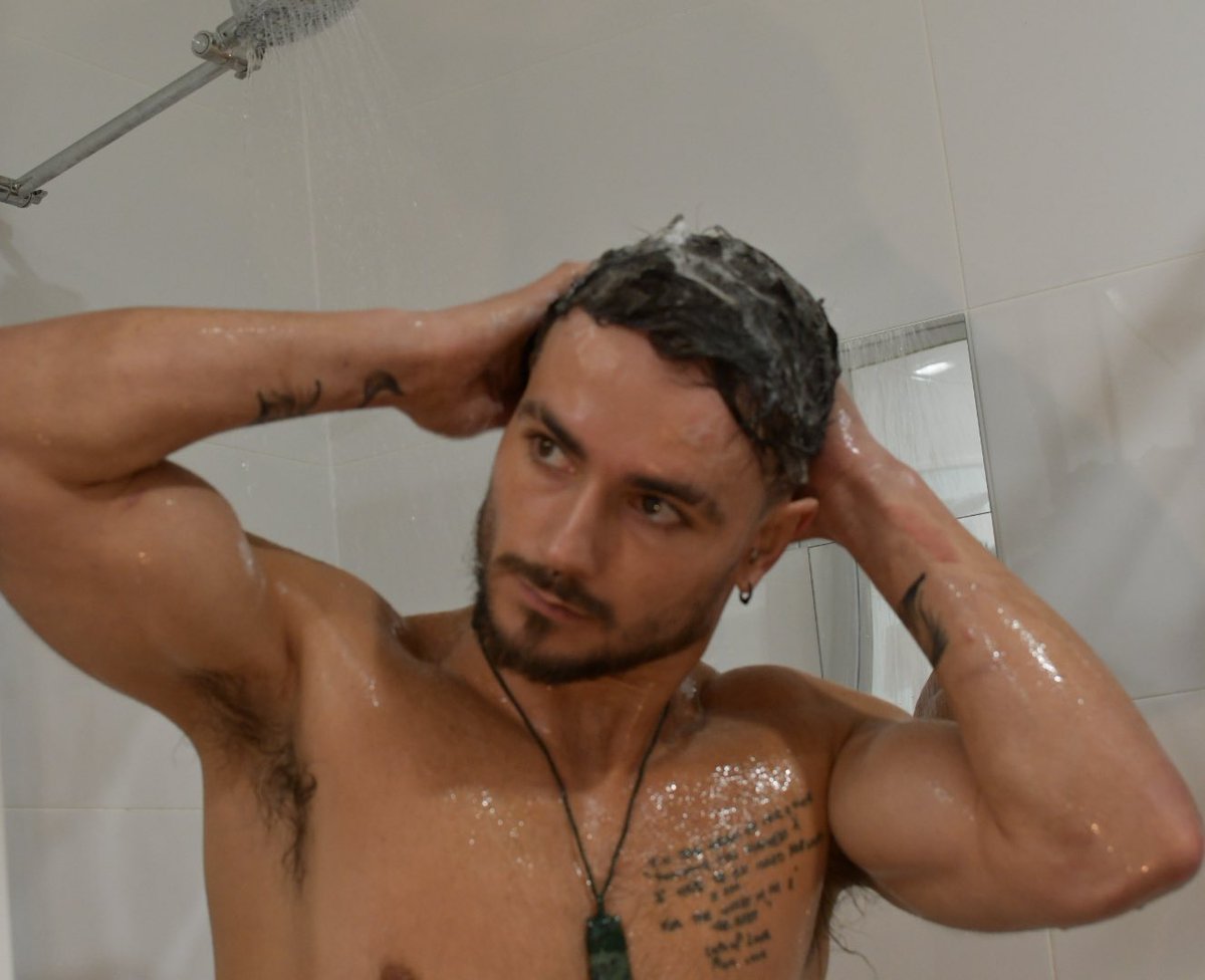 Naked chef tweet media