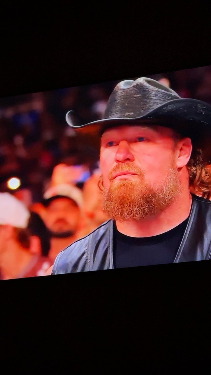 TheAlteredAngle tweet media