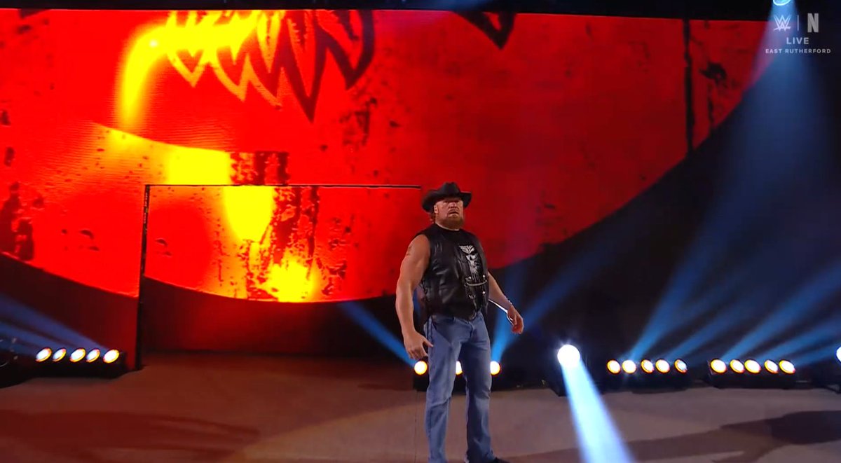 TheShieldARG's tweet photo. Y cuando pensás que el wrestling ya no tiene la capacidad de sorprenderte...

#SummerSlam https://t.co/n3YM3pWo8q