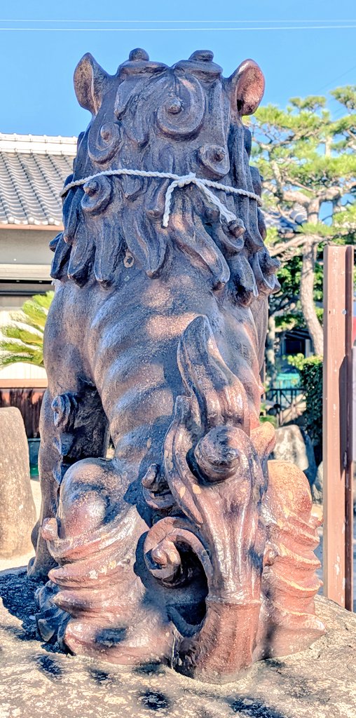 色黒でムキムキの備前焼狛犬