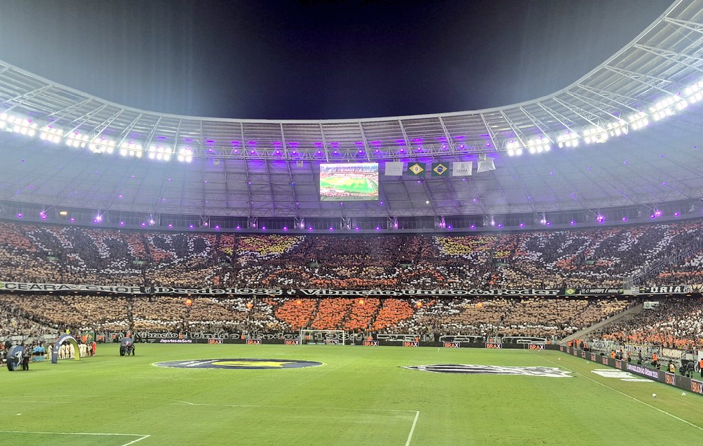 OCantoOficial's tweet photo. "Eu tenho clube para torcer", "sou natural do Ceará"

Mosaico da torcida do Ceará no jogo de hoje, contra o Flamengo, pelo Brasileirão.

(📸 1º @CFD_Oficial, 2º e 3º @terciobrilhante) https://t.co/zY9vOsJuCh