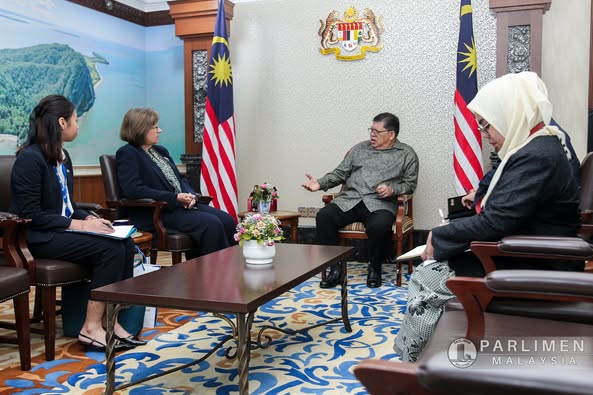 On 25 July, Amb. Anne Vasara met Speaker Tan Sri Johari Abdul to congratulate on the reintroduction of the Parliamentary Services Act — a key step for good governance. She also shared plans for  🇫🇮  Audit Committee visit in Sept 2025!

#FinlandInMalaysia  |  📸: Arjunna Putra