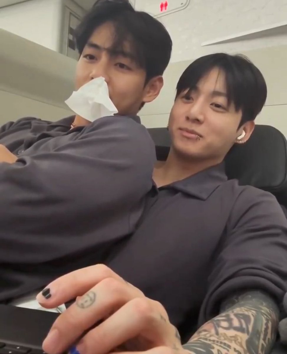 หนู หนู

ห๊ะ มีอะไร

มานี่หน่อย คิดถึงแล้วอะ

นั่งห่างกันแค่นี้?

แล้วจะมามั้ยคะ