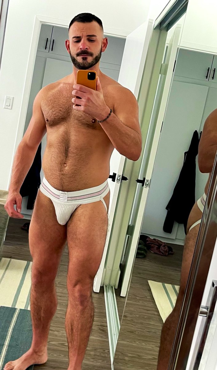 It’s been a while since I posted a Sunday thirst trap. I hope this helps to calm the Sunday Scaries if they’ve hit yet! 

Start the week off strong, fam! 💪🏼🙌🏼