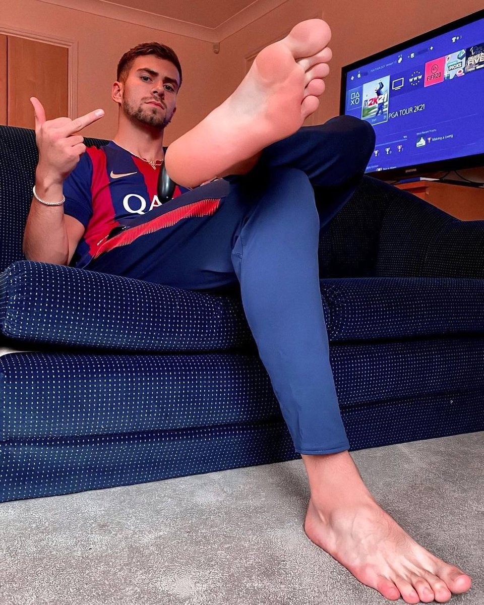 FeetSoxSneax's tweet photo. https://t.co/9FcS0IyuB1