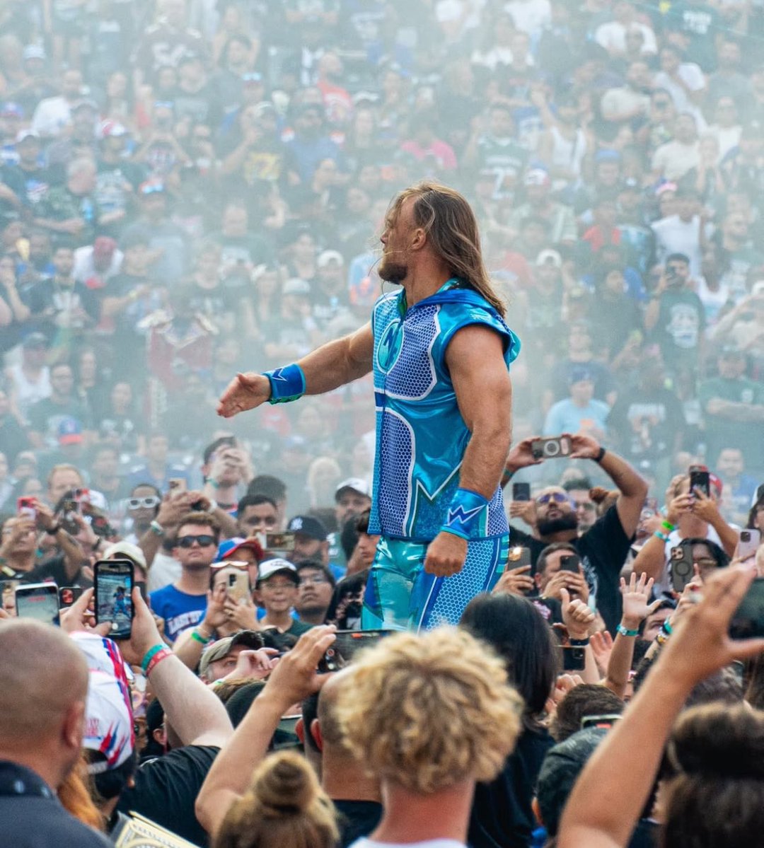 6 years ago, I stood in MetLife Stadium at my first ever Wrestlemania and dramatically looked off into the distance to snap a picture. 

I posted that picture, and I captioned it ‘A glimpse into the future’… 

Tonight, I made my Summerslam debut in that very same stadium.