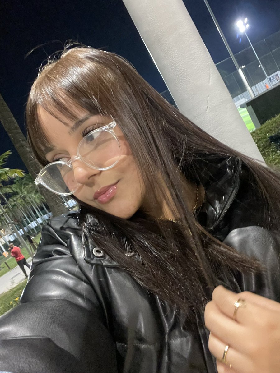 qlfgaby_b's tweet photo. é Ret… “como consegue ser tão linda ?” https://t.co/rfY2gcw1hc