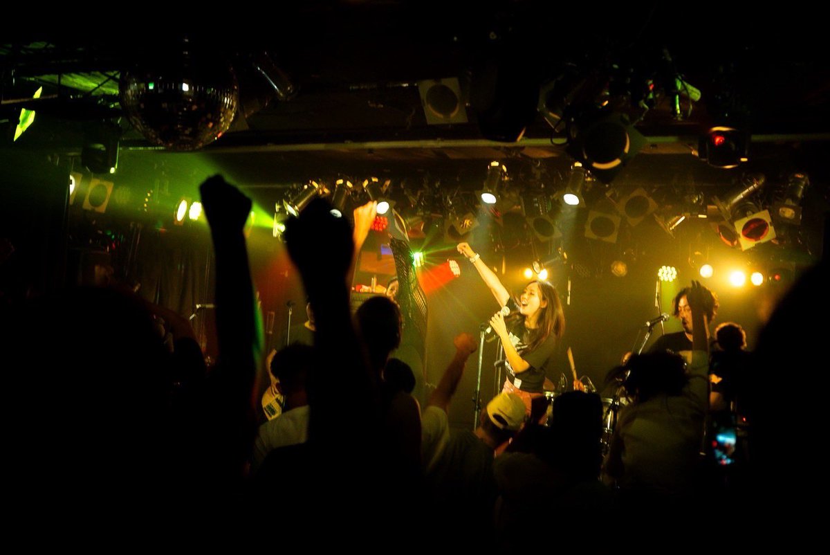 kyouka2020's tweet photo. 人生初のライブ✨

@miko_momimomi が去年ドラムを始めたのをきっかけにセラピストでライブやろうって企画してくれて..

わたしセラピなのに「参加したい🙋‍♀️」とボーカル志願

緊張したけどめっちゃ楽しかった✨😊

きてくれた方、たくさんノリノリで盛り上がってくれた方ありがとうございました！😊❤️ https://t.co/uTXbbpk8B2