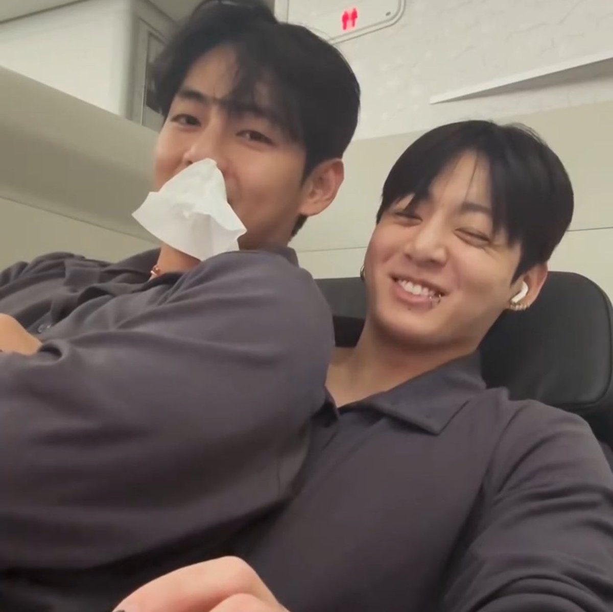 hvnlyvk's tweet image. The concept of "I'm gonna stare at you until you end up on my lap" is so jungkook ngl 😭😭