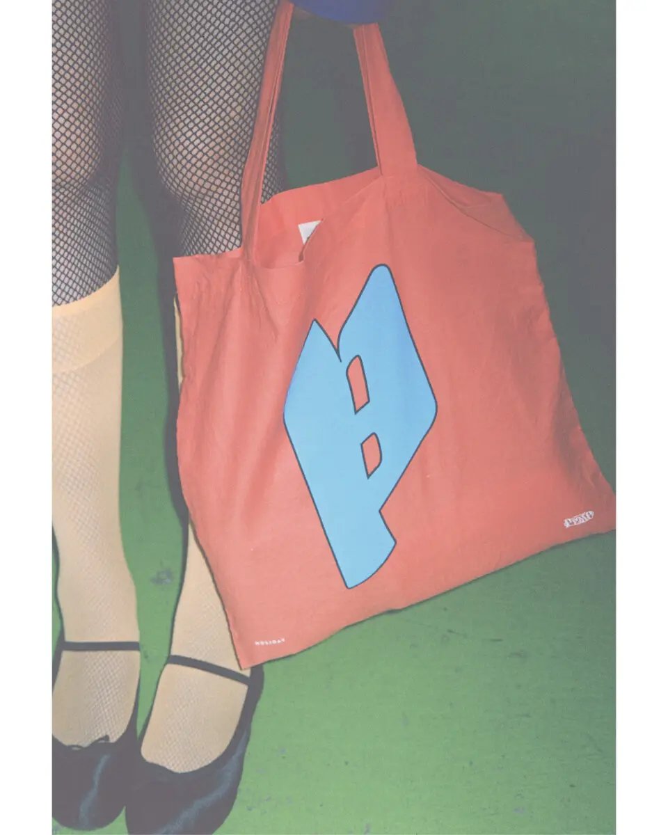 fashionjp's tweet photo. #HOLIDAY(#ホリディ)がユニセックスブランド #Peate(#ピート)とのコラボレーションをローンチ!
また、コラボアイテムを購入できるポップアップイベントを東京・京都で開催🛍️
詳細はこちら🔻
https://t.co/uZDM03P85n https://t.co/wCMjwrtOl0