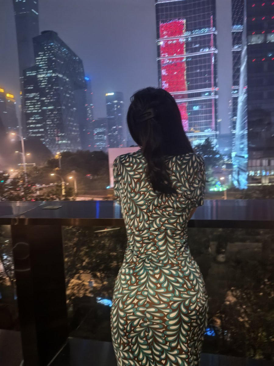 有没有北京的朋友带我和老公一起玩玩😳 https://t.co/gxhEHhgBX4
